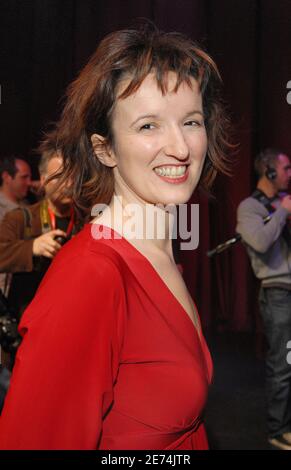 Il comico Anne Roumanoff, esecutore del festival dell'umorismo 'Paris Fait sa Comedie', propone per le foto durante una fotocellula tenuta nella sala concerti Olympia la notte di apertura, a Parigi, in Francia, il 28 marzo 2007. Foto di Nicolas Khayat/ABACAPRESS.COM Foto Stock