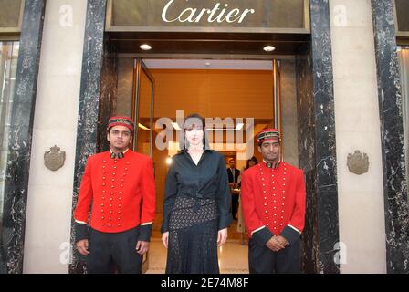 L'attrice italiana Monica Bellucci presenta una nuova collezione di gioielli intitolata a lei e distribuita da Cartier, a Dubai, Emirati Arabi Uniti, il 29 marzo 2007. Foto di Ammar Abd Rabbo/ABACAPRESS.COM Foto Stock