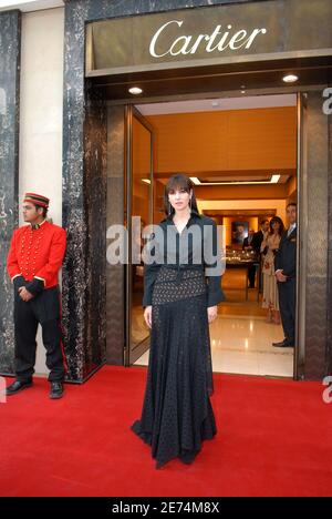 L'attrice italiana Monica Bellucci presenta una nuova collezione di gioielli intitolata a lei e distribuita da Cartier, a Dubai, Emirati Arabi Uniti, il 29 marzo 2007. Foto di Ammar Abd Rabbo/ABACAPRESS.COM Foto Stock