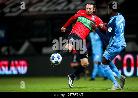 NIJMEGEN, PAESI BASSI - GENNAIO 29: Edgar Barreto di NEC, Albert Lottin di FC Utrecht durante la partita olandese di Keukenkampioendivisie tra NEC e FC Foto Stock