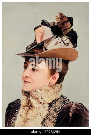 1890 ca, Colón , PANAMA : la celebre cantante italo-spagnola ADELINA PATTI ( 1843 - 1919 ) durante un tour in Sud America . Ritratto di Fotografia Colón , Panama . TINTA DIGITALE .- CANTANTE LIRICA - OPERA - MUSICA CLASSICA - classica - ritratto - ritratto - oreccino - oreccini - orecchini - orecchini - gioiello - gioielli - bijoux - gioielli - chignon - pelliccia - pelliccia - colletto - colletto - TEATRO - OPERA - cantante lirica - classica - classica - DIVA - DIVINA - cappello - cappello - CAPPELLO - BELLE EPOQUE - MODA - XIX SECOLO - 800's - '800 - velluto - velluto --- Archivio GB Foto Stock