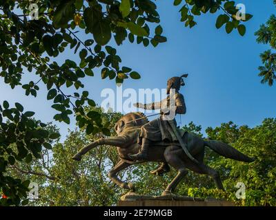 Mumbai, India - 20 dicembre 2020 :Statua del re Shivaji Maharaj, un guerriero-re indiano che formò la genesi della Maratha Foto Stock