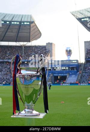 BERLINO, GERMANIA - 6 GIUGNO 2015: Trofeo UCL raffigurato durante la finale della UEFA Champions League 2014/15 tra Juventus Torino e FC Barcelona all'Olympiastadion. Foto Stock