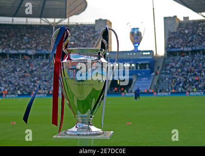 BERLINO, GERMANIA - 6 GIUGNO 2015: Trofeo UCL raffigurato durante la finale della UEFA Champions League 2014/15 tra Juventus Torino e FC Barcelona all'Olympiastadion. Foto Stock