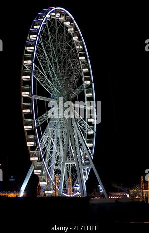 Winter Wonderland Delight: Immerso nell'incantevole atmosfera natalizia di Hyde Park, Londra Foto Stock