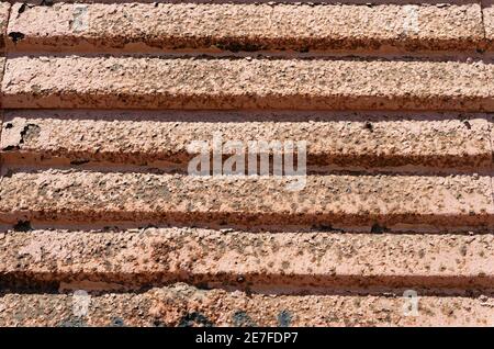 Rusty vecchia cortina di ferro di un negozio chiuso Foto Stock