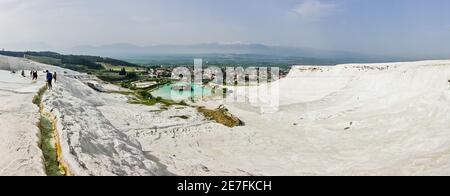 Punto panoramico del paesaggio circostante a Pamukkale, Denizli, Turchia Foto Stock