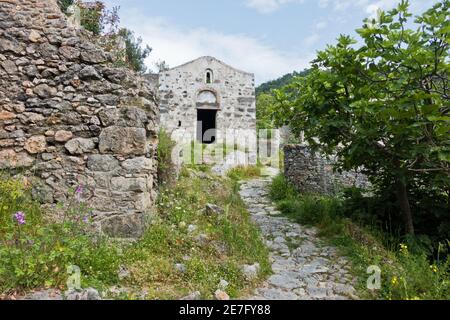 Vecchia chiesa a Kayakoy abbandonato villaggio greco, vicino Oludeniz spiaggia, Fethiye, Turchia Foto Stock