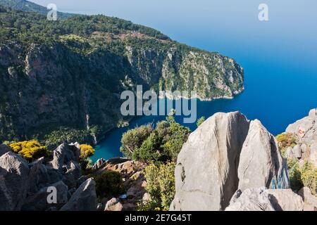 Punto panoramico su una spiaggia della Valle delle Farfalle dalla Via Licia, vicino a Fethiye, Turchia Foto Stock
