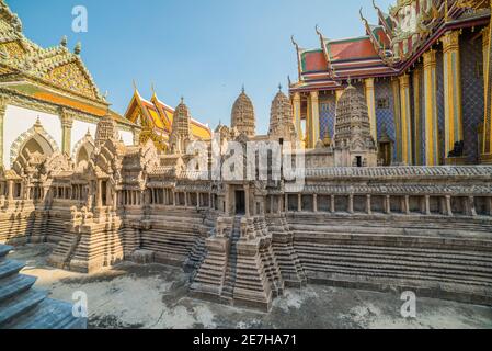 Modello di Angkor Wat a Wat Phra Kaew (Tempio del Buddha di Smeraldo) all'interno dell'area del Grand Palace a Bangkok, Thailandia Foto Stock