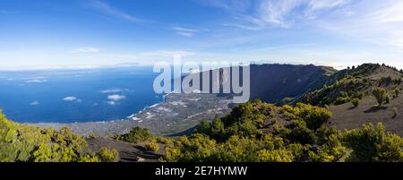 El Hierro - vista dalla montagna più alta Pico de Malpaso alla Valle del Golfo Foto Stock