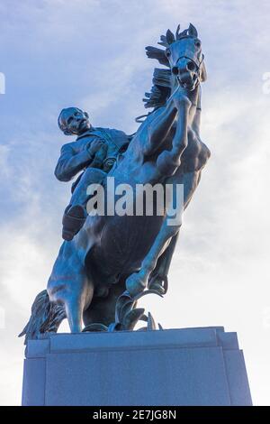 La Plaza 13 de Marzo e la statua di José Marti a cavallo a l'Avana, Cuba Foto Stock