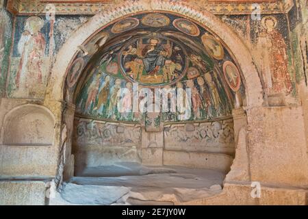 Affresco dettagli da chiese cristiane nascoste e scolpite in grotte vicino a Goreme, Cappadocia, Anatolia, Turchia Foto Stock