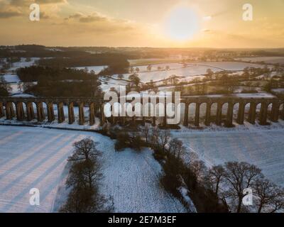 Balcombe o Ouse Valley viadotto all'alba in inverno, West Sussex, Regno Unito. Febbraio Foto Stock
