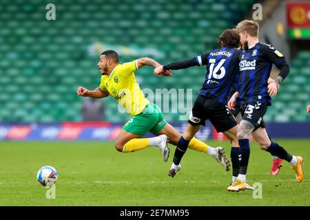 Norwich, Norfolk, Regno Unito. 30 gennaio 2021.3 0 gennaio 2021; Carrow Road, Norwich, Norfolk, Inghilterra, campionato di calcio inglese della Lega di calcio, Norwich contro Middlesbrough; Jonathan Howson di Middlesbrough fouls Onel Hernandez di Norwich City Credit: Action Plus Sports Images/Alamy Live News Foto Stock
