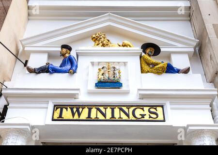 Facciata del negozio di tè Twinings on the Strand, Londra, Regno Unito, risalente a 300 anni fa Foto Stock