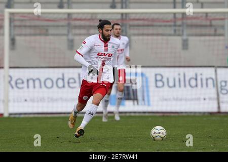 Oberhausen, Germania. 30 gennaio 2021. Firo: 30.01.2021 Calcio, Regionalliga Ovest, stagione 2020/2021 SC Rot-Weiss Oberhausen - SV Rv? Dinghausen Tugrul erat (17, SC Rot-Weiss Oberhausen) single action, | usage worldwide Credit: dpa/Alamy Live News Foto Stock