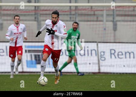 Oberhausen, Germania. 30 gennaio 2021. Firo: 30.01.2021 Calcio, Regionalliga Ovest, stagione 2020/2021 SC Rot-Weiss Oberhausen - SV Rv? Dinghausen Tugrul erat (17, SC Rot-Weiss Oberhausen) single action, | usage worldwide Credit: dpa/Alamy Live News Foto Stock