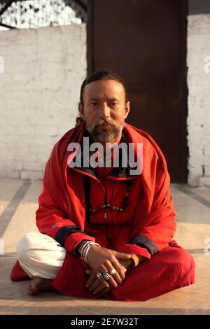 Musicisti folk pakistani che suonano dal vivo qawali al santuario di Baba Bulleh Shah Kasur, Punjab Foto Stock