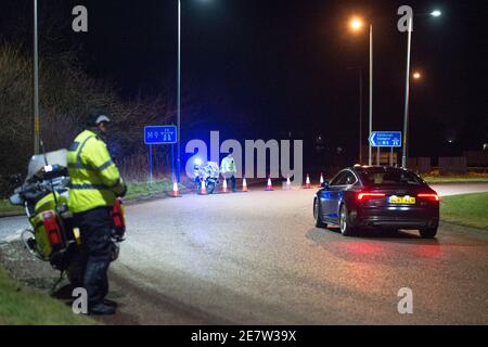 Stirling, Scozia, Regno Unito. 30 gennaio 2021. Nella foto: L'autostrada M9 è stata bloccata tra gli svincoli 9 e 11 nel corso di un incidente di polizia in corso. Nessun altro fatto è venuto alla luce attualmente. Credit: Colin Fisher/Alamy Live News Foto Stock