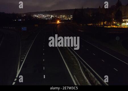 Stirling, Scozia, Regno Unito. 30 gennaio 2021. Nella foto: L'autostrada M9 è stata bloccata tra gli svincoli 9 e 11 nel corso di un incidente di polizia in corso. Nessun altro fatto è venuto alla luce attualmente. Credit: Colin Fisher/Alamy Live News Foto Stock