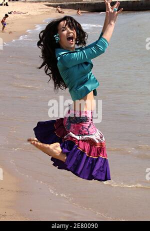 Natalia Oreiro si pone per una fotocellula durante il festival televisivo MIP a Cannes, Costa Azzurra, Francia, il 18 aprile 2007. Foto di Giancarlo Gorassini/ABACAPRESS.COM Foto Stock