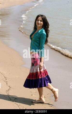 Natalia Oreiro si pone per una fotocellula durante il festival televisivo MIP a Cannes, Costa Azzurra, Francia, il 18 aprile 2007. Foto di Giancarlo Gorassini/ABACAPRESS.COM Foto Stock