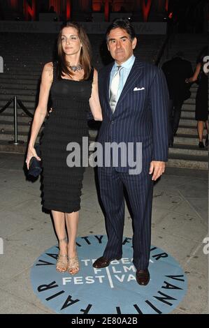 Peter Brent e Stephanie Seymour, indossando Dolce & Gabbana, partecipano al 6° festival annuale Vanity Fair Tribeca Film Festival Party, che si tiene presso il tribunale supremo dello stato, a New York City, USA il 24 aprile 2007. Foto di David Miller/ABACAPRESS.COM Foto Stock