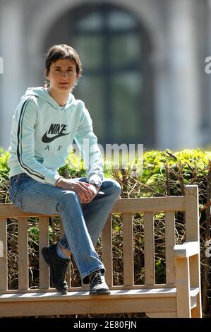 L'atleta francese Christelle Daunay si pone al giardino Les Tuileries di Parigi, in Francia, il 2 maggio 2007. Foto di Stephane Kempinaire/Cameleon/ABACAPRESS.COM Foto Stock