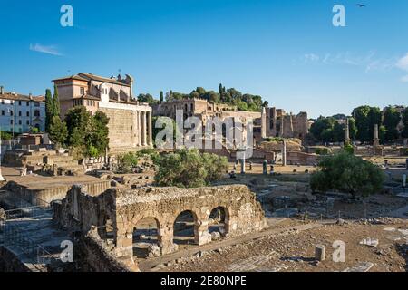 Paesaggio panoramico delle rovine dei fori Imperiali di Roma. Italia Foto Stock