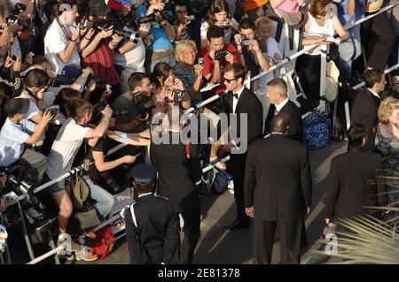 L'attore britannico Jude Law arriva alla proiezione del film di Wong Kar Wai "My Blueberry Nights" presentato in concorso e inaugurando il 60° Festival Internazionale del Cinema di Cannes, in Francia, il 16 maggio 2007. Foto di ABACAPRESS.COM Foto Stock