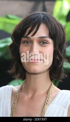 L'attrice francese Clotilde Hesme partecipa alla festa di Les Chansons d'Amour al Noga Hilton Beach durante il 60° Festival Internazionale del Cinema di Cannes, in Francia, il 19 maggio 2007. Foto di Denis Guignebourg/ABACAPRESS.COM Foto Stock