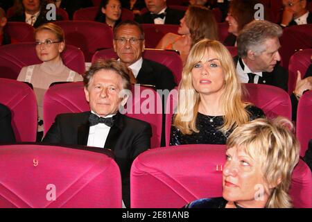 Roman Polanski ed Emmanuelle Seigner partecipano alla proiezione di gala di Chacun Son Cinema a Cannes, Francia, 20 maggio 2007. Chacun Son Cinema (per ogni suo cinema) è stato prodotto specialmente per il 60° Festival Internazionale del Cinema di Cannes e in esso 35 registi hanno avuto la possibilità di realizzare un cortometraggio di tre minuti sul cinema. Foto di Hahn-Nebinger-Orban/ABACAPRESS.COM Foto Stock