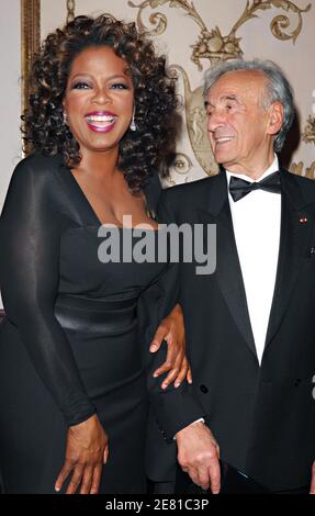 Il vincitore del Premio umanitario Oprah Winfrey ed Elie Wiesel partecipano alla cena Elie Wiesel Foundation for Humanity Award che si tiene domenica 20 maggio 2007 al Waldorf-Astoria di New York City, NY, USA. Foto di Gregorio Binuya/ABACAPRESS.COM Foto Stock