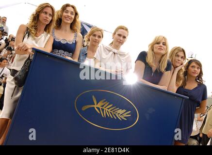 L'attrice francese Agathe de la Fontaine, l'attrice statunitense Olatz Lopez Garmendia, l'attrice francese Anne Consigny, l'attrice canadese Marie-Josee Croze, Emmanuelle Seigner, Marina Hands, l'attrice francese Emma de Caunes partecipano ad una fotocall che promuove il film 'le Scaphandre et le Papillon' (la Campana Diving e la farfalla) Al Palais des Festivals durante il 60° Festival Internazionale del Cinema di Cannes, Francia, il 22 maggio 2007. Foto di Hahn-Nebinger-Orban/ABACAPRESS.COM Foto Stock