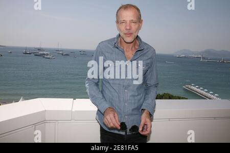 L'attore francese Pascal Greggory pone per il nostro fotografo al tetto di Noga Hilton a Cannes il 23 maggio 2007 per promuovere il suo film 'la France' diretto da Serge Bozon e presentato al 'Quinzaine des Realizateurs' durante il 60° Festival di Cannes. Foto di Denis Guignebourg/ABACAPRESS.COM Foto Stock