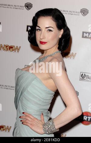 Dita von Teese arriva al "tredici Premiere Party" dell'Oceano Marino che si tiene al Baoli Club, in occasione del 60° Festival Internazionale del Cinema di Cannes, in Francia, il 24 maggio 2007. Foto di Hahn-Nebinger-Orban/ABACAPRESS.COM Foto Stock