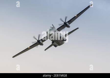 Fairford, Regno Unito - 15 luglio 2017: Un aereo da trasporto Alenia C-27J Spartan in volo Foto Stock