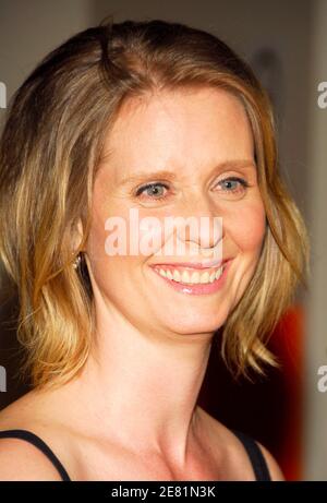 L'attrice Cynthia Nixon frequenta la Balla Britannia sulla nave da crociera Queen Elizabeth 2 presso il terminal delle navi da crociera di Brooklyn a Red Hook Brooklyn giovedì 24 maggio 2007 a New York. Foto di Donna Ward/ABACAPRESS.COM Foto Stock