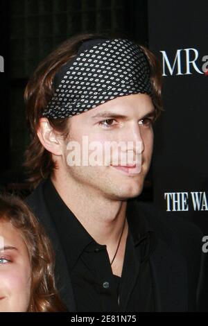 Ashton Kutcher arriva per la prima di 'M srl Brooks' al Mann's Chinese Theatre di Hollywood, CA, USA il 22 maggio 2007. Foto di Brian Lindensmith/ABACAPRESS.COM Foto Stock