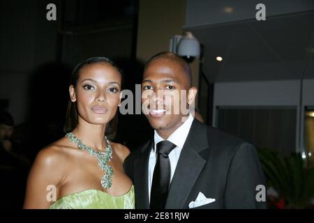 Selita Ebanks e Nick Cannon lasciano il 'Palais des festival' durante il 60° festival internazionale del cinema a Cannes, in Francia, il 26 maggio 2007. Foto di Denis Guignebourg/ABACAPRESS.COM Foto Stock