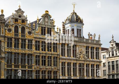 Facciate di case di gilda sulla Grand Place, piazza Grote Markt a Bruxelles, Belgio Foto Stock
