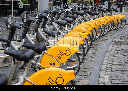 Noleggio biciclette, parcheggiato Villo! Biciclette a Bruxelles, Belgio Foto Stock