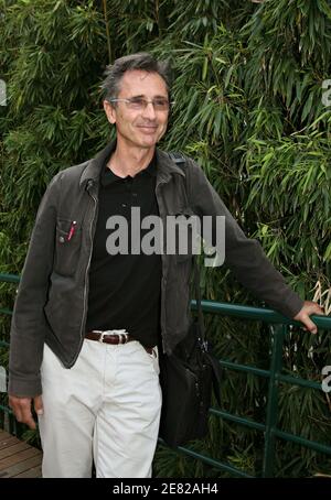 L'attore francese Thierry Lhermitte arriva nel 'Village', l'area VIP dell'Open Francese all'arena Roland Garros a Parigi, Francia, il 6 giugno 2007. Foto di ABACAPRESS.COM Foto Stock