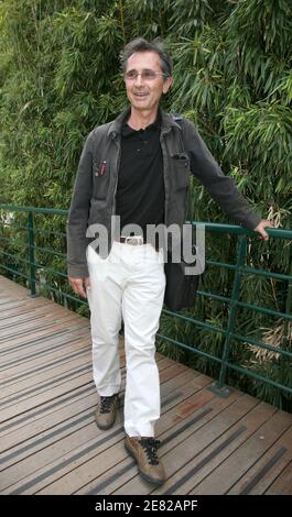 L'attore francese Thierry Lhermitte arriva nel 'Village', l'area VIP dell'Open Francese all'arena Roland Garros a Parigi, Francia, il 6 giugno 2007. Foto di ABACAPRESS.COM Foto Stock