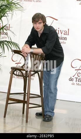 US Actor Drew Tyler Bell del programma televisivo americano 'The Bold and Beautifull' pone per le immagini al forum di Grimaldi durante il 47esimo Festival TV di Monte-Carlo a Monaco il 13 giugno 2007. Foto di Denis Guignebourg/ABACAPRESS.COM Foto Stock