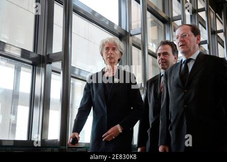 Il 20 giugno 2007 arriva il ministro francese dell'Economia Christine Lagarde, con il ministro del Turismo Luc Chatel e Entreprises e il ministro del Commercio Junior Herve Novelli, per assistere a una cerimonia di consegna con Jean-Louis Borloo a Parigi. Foto di Axelle de russe/ABACAPRESS.COM Foto Stock