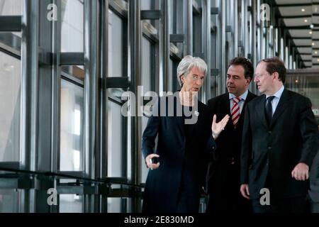 Il 20 giugno 2007 arriva il ministro francese dell'Economia Christine Lagarde, con il ministro del Turismo Luc Chatel e Entreprises e il ministro del Commercio Junior Herve Novelli, per assistere a una cerimonia di consegna con Jean-Louis Borloo a Parigi. Foto di Axelle de russe/ABACAPRESS.COM Foto Stock