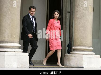 Il presidente francese Nicolas Sarkozy riceve l'ex candidato presidenziale socialista Segolene Royal presso l'Elysee Palace di Parigi, in Francia, il 21 giugno 2007. Foto di Mousse/ABACAPRESS.COM Foto Stock