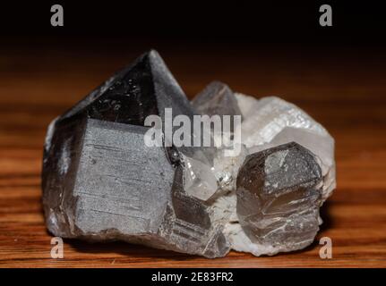 Smoky Quartz, feldspar, e Phenakite da Mount antero, Chaffee County, Colorado Foto Stock